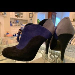 Vintage Nine West, suede heels. Never worn, size 7M. No box.